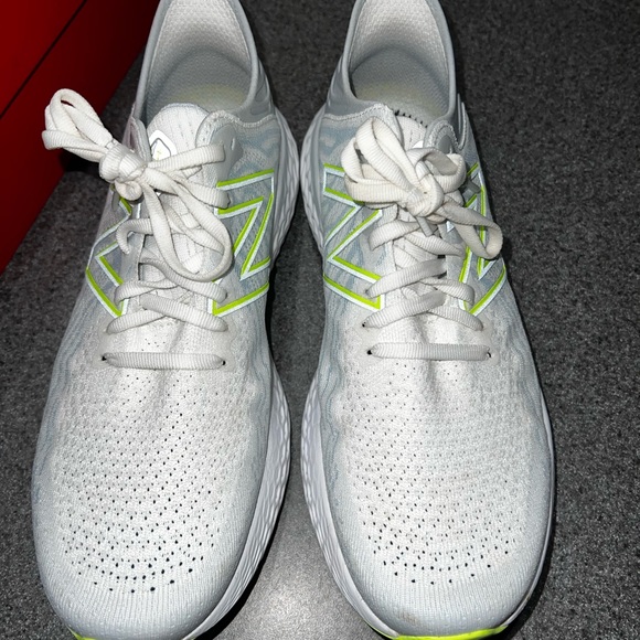 Size 10 New Balance Running shoes - Picture 2 of 6